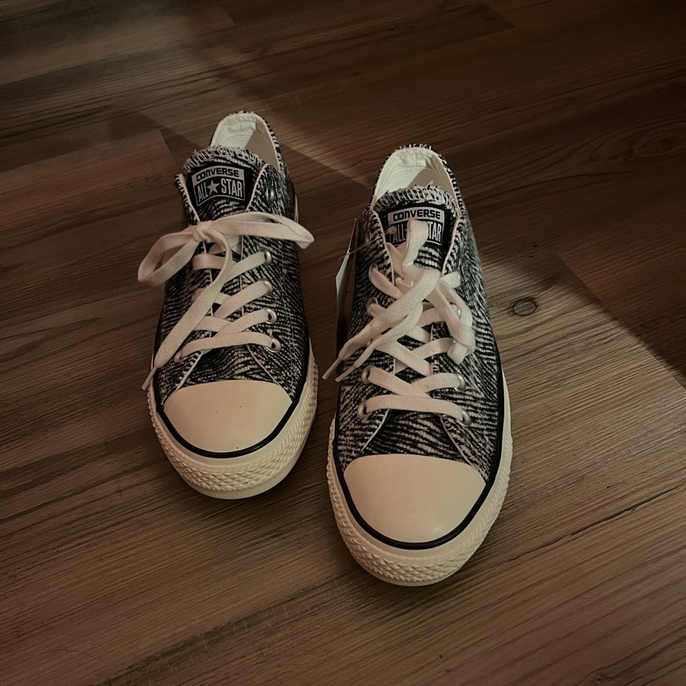 Converse AllStar Women’s 9 Tweed Zebra Print Sneakers NWT